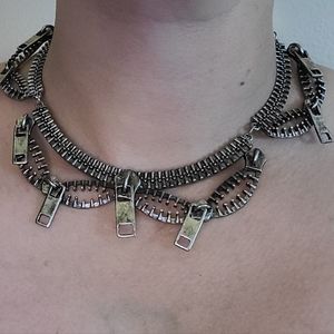 Zipper choker